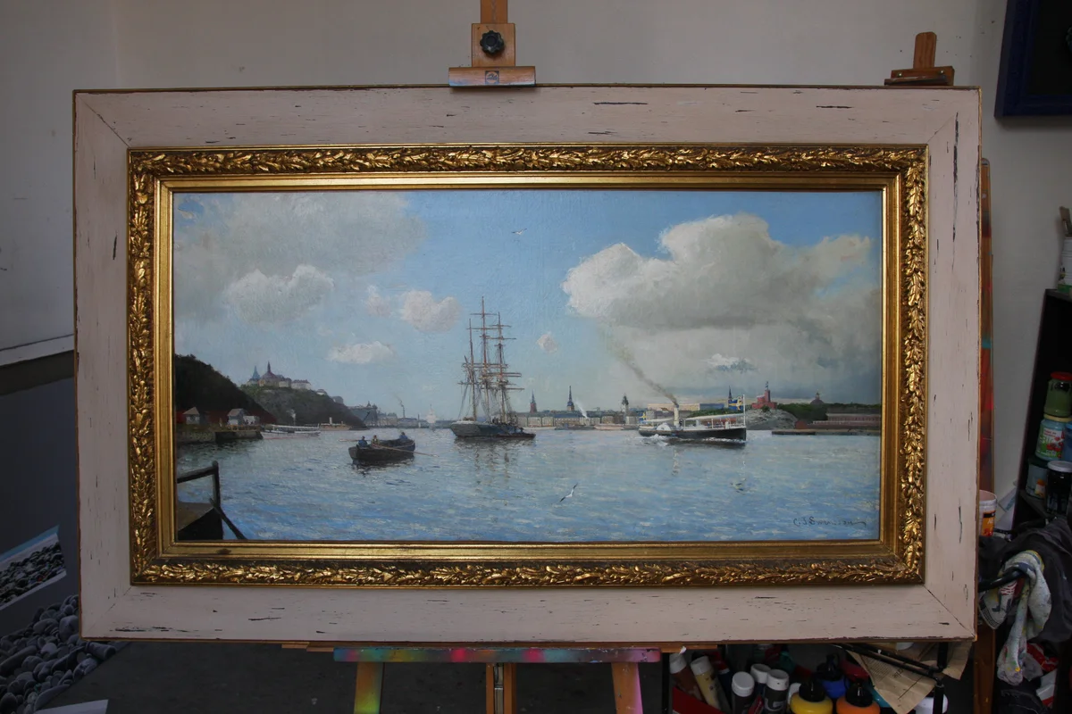 Peinture marine après fixage des craquelures, couche picturale stabilisée dans un intérieur cannois.