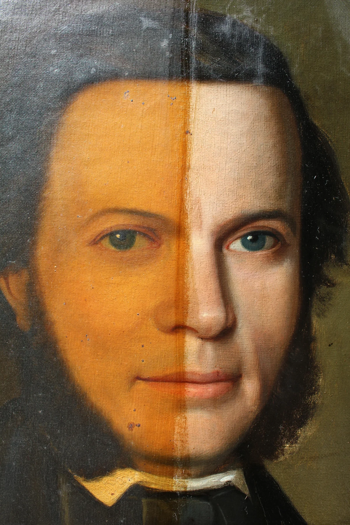 Portrait d’homme avec démonstration avant/après nettoyage, intervention fréquente sur des collections cannoises.