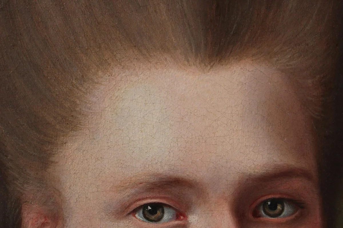 Même portrait après retouche des lacunes, surface unifiée prête à être réaccrochée dans un appartement cannois.